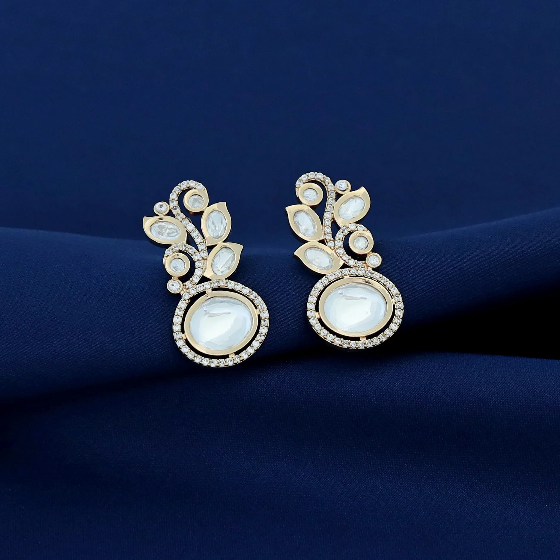 Apeksha Leafy Kundan Earring - Image 2