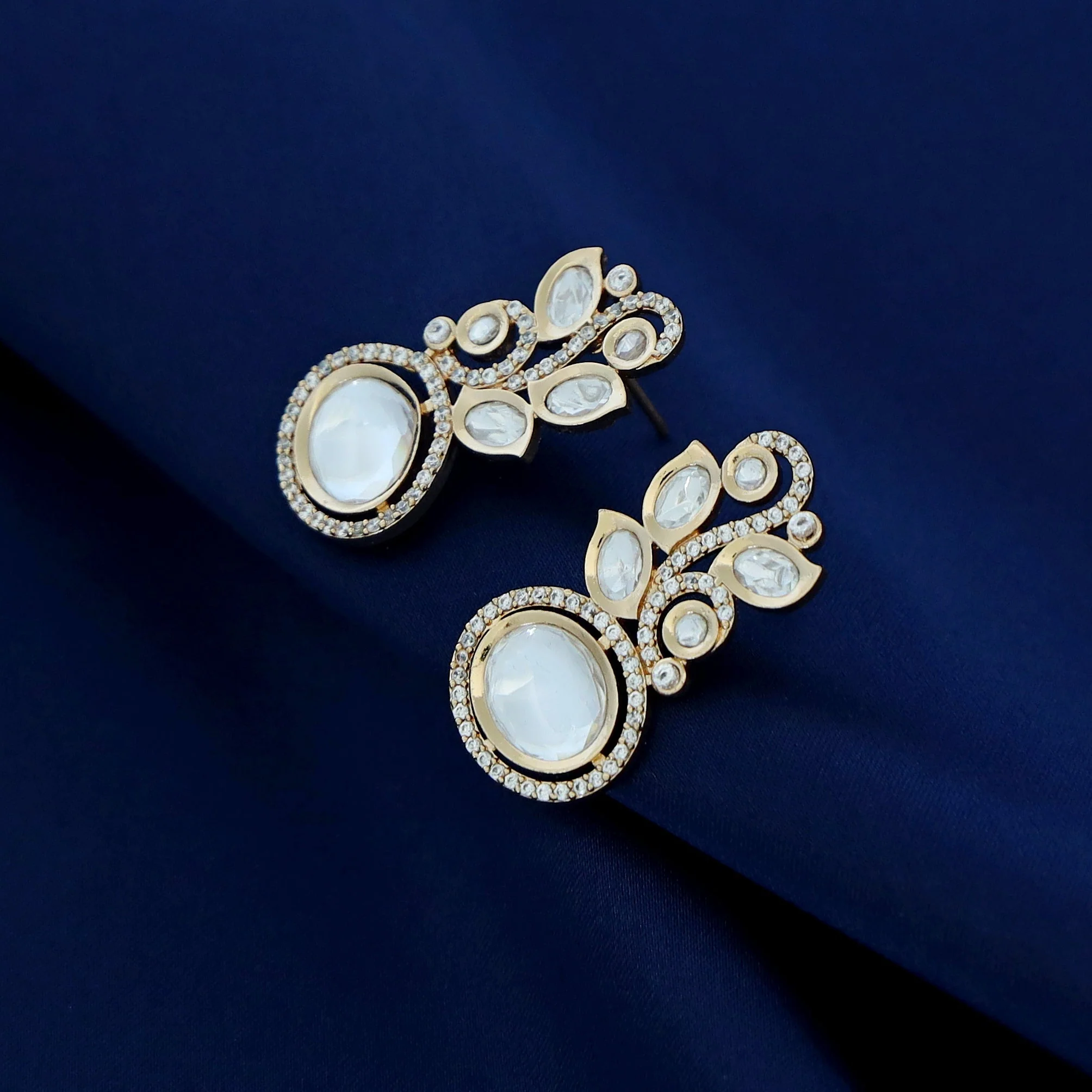 Apeksha Leafy Kundan Earring - Image 3