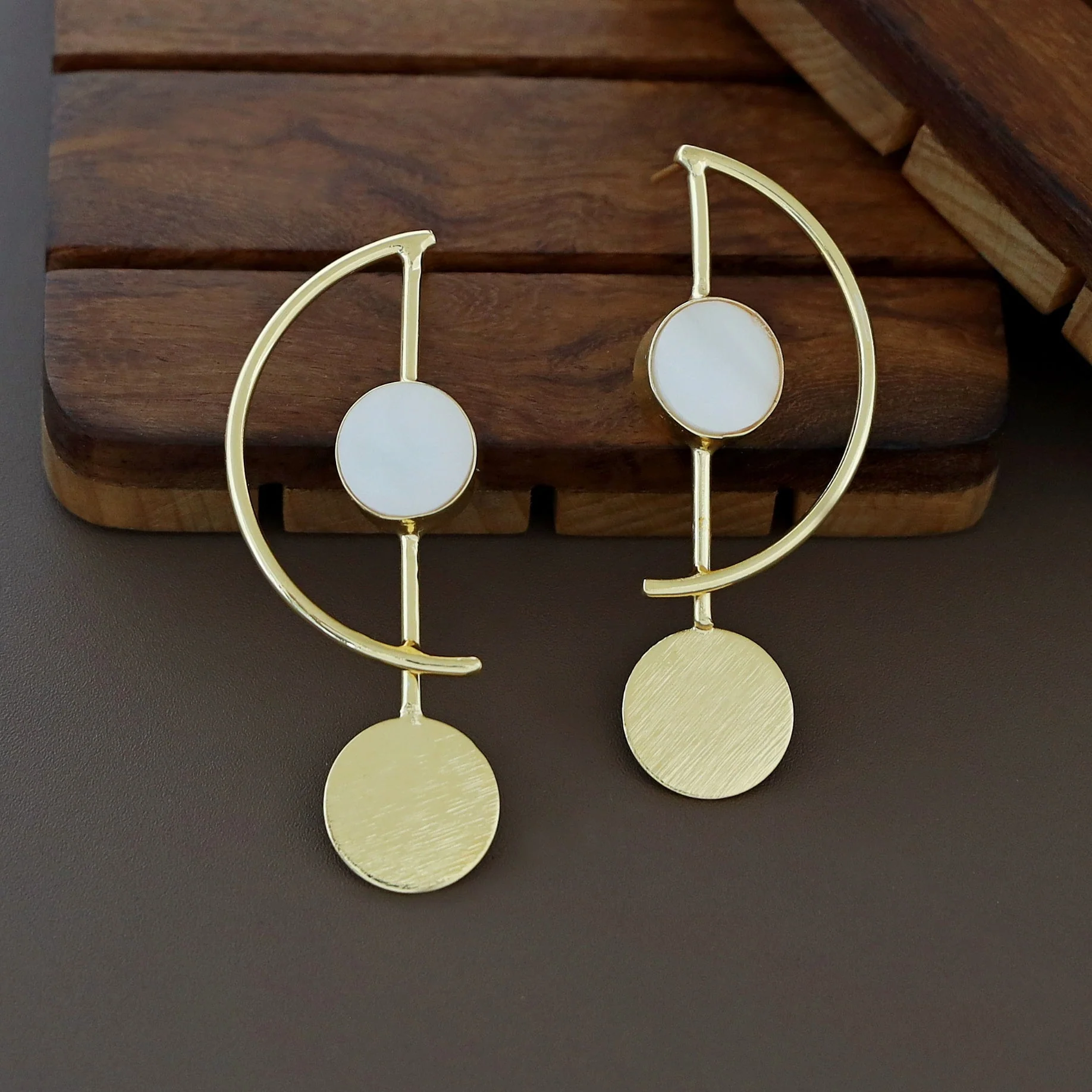 Shape Round Glossy Earring - Image 4